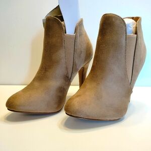 Bella Marie Light Taupe heels